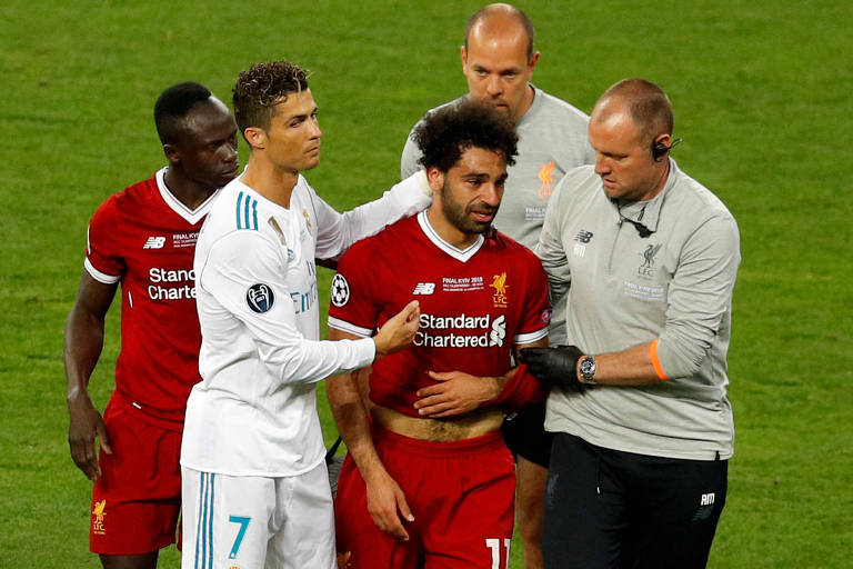 Salah enfim vai a campo, mas treina separado e é dúvida na estreia do Egito  - 11/06/2018 - Esporte - Folha