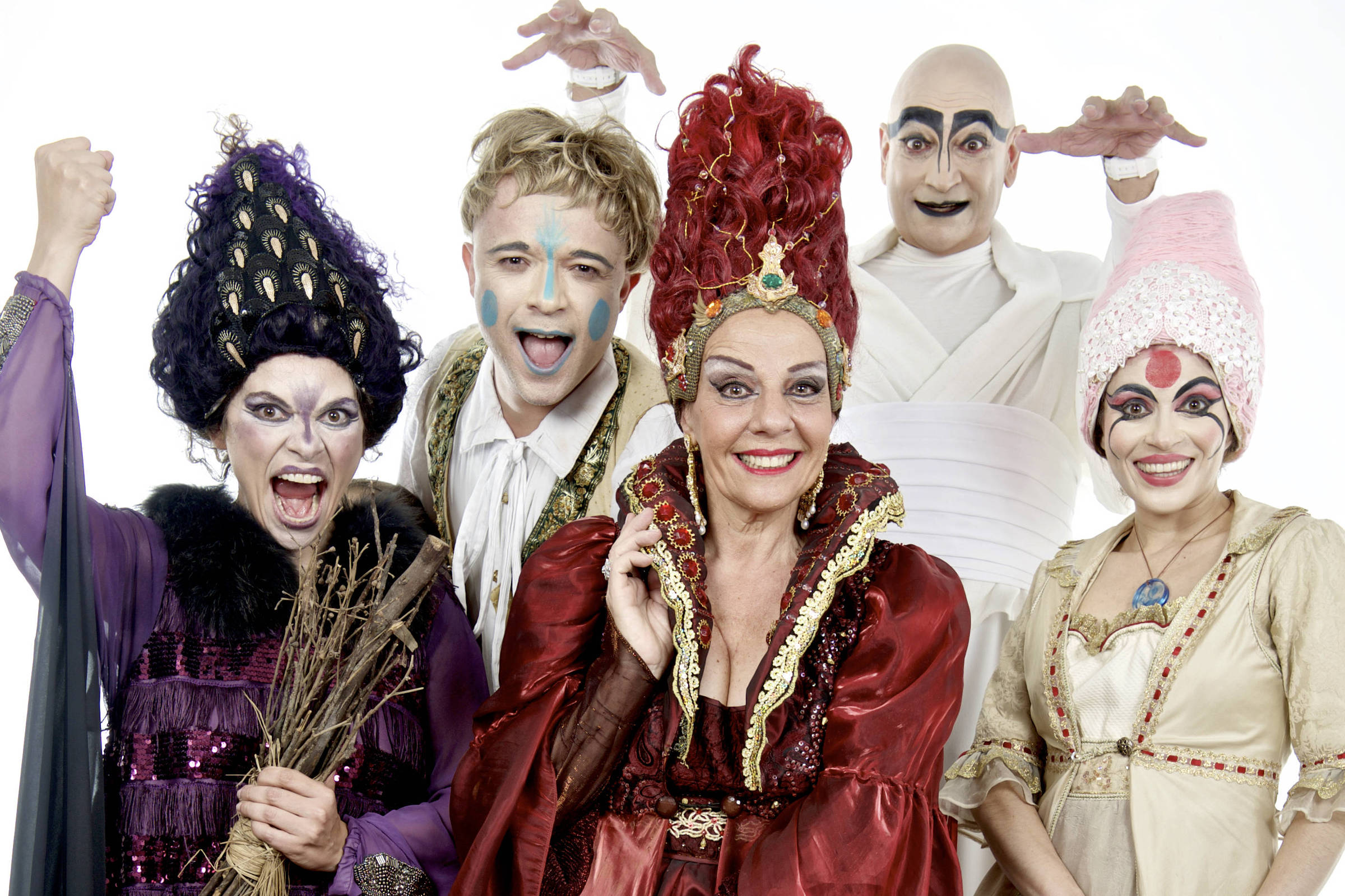 F5 Diversão Rosi Campos revive feiticeira personagem de Castelo RáTimBum, no