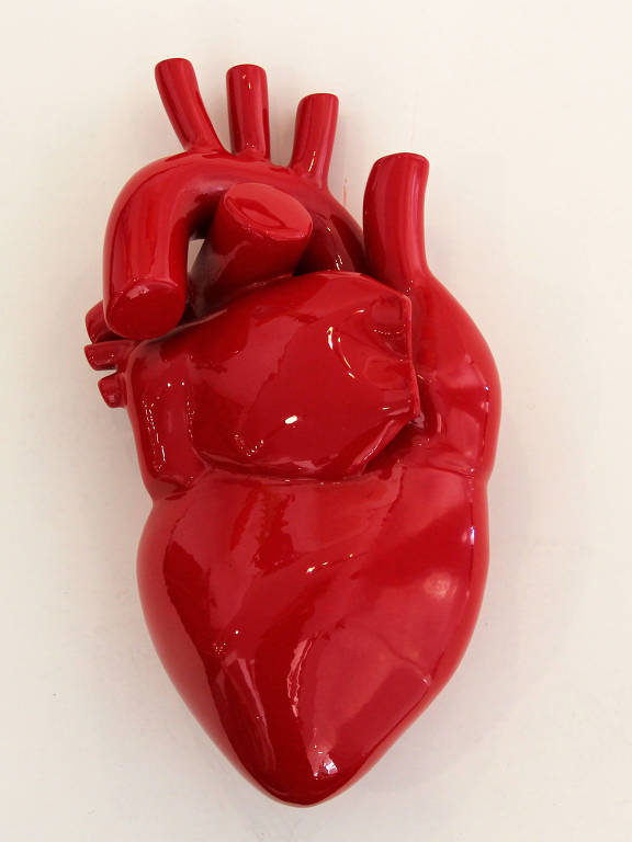 Escultura Heart, de alumínio e pintura eletrostática, R$ 9.000