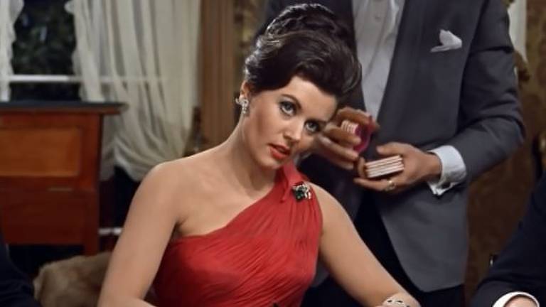 Eunice Gayson em cena de '007 Contra o Satânico Dr. No"