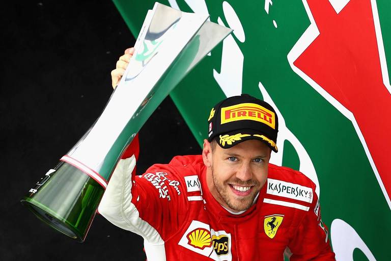 O piloto alemão Sebastian Vettel, da Ferrari, comemora sua vitória no GP do Canadá de Fórmula 1 