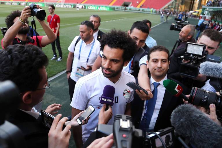 Salah enfim vai a campo, mas treina separado e é dúvida na estreia do Egito  - 11/06/2018 - Esporte - Folha