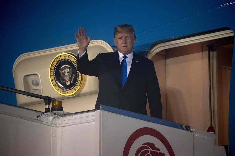 Presidente americano, Donald Trump, chega em base aérea em Singapura, país onde irá se reunir com o líder norte-coreano Kim Jong Un