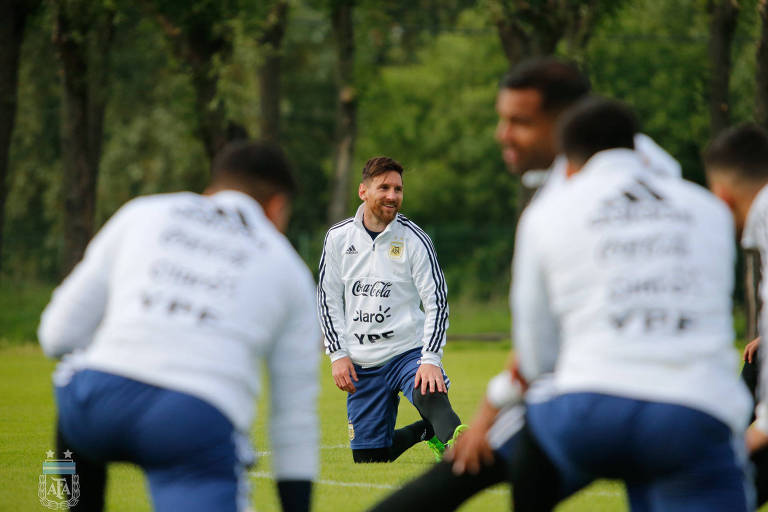 Treino do time da seleção argentina com o jogador Messi 
