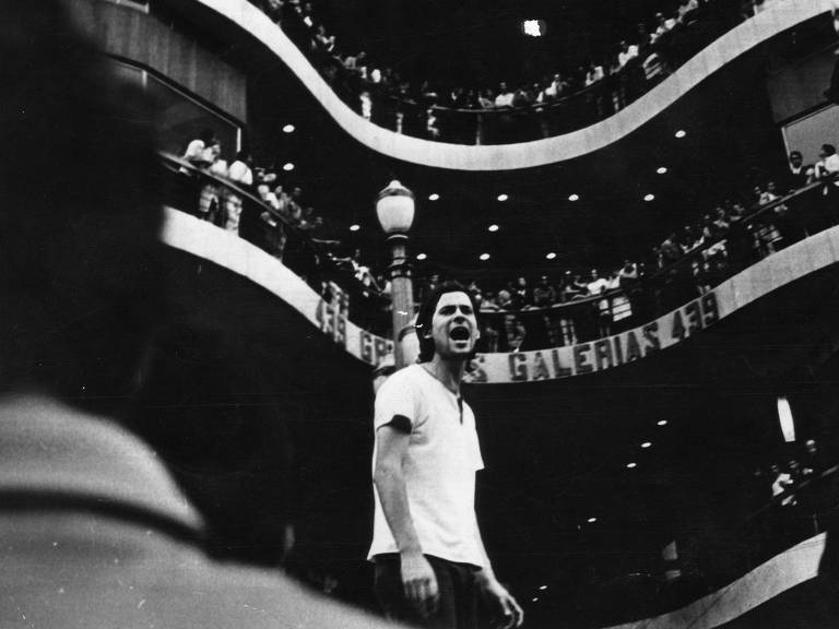 1968: Estudantes invadem reitoria da USP contra reforma no ensino brasileiro