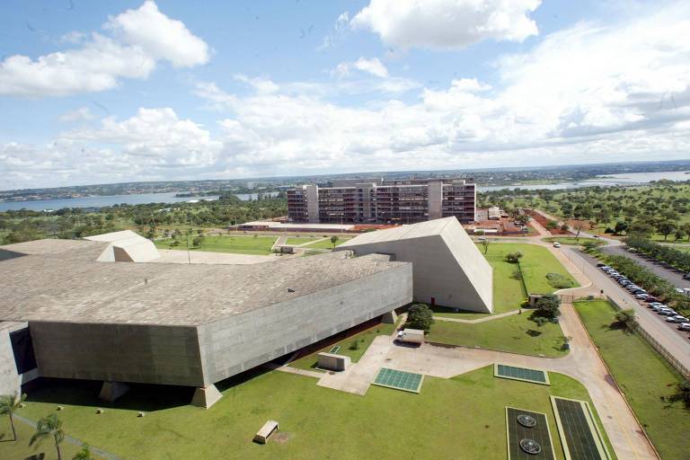 Sede do STJ, em Brasília, que aplicou multa ao Facebook por descumprir ordem judicial