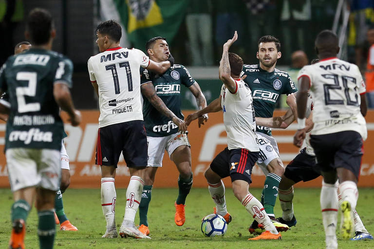 Dudu e Jonas começam briga durante o jogo entre Palmeiras e Flamengo, em São Paulo