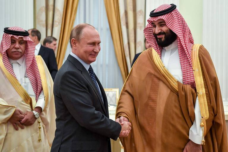 Vladimir Putin com o príncipe saudita  Mohammed bin Salman no Kremlin