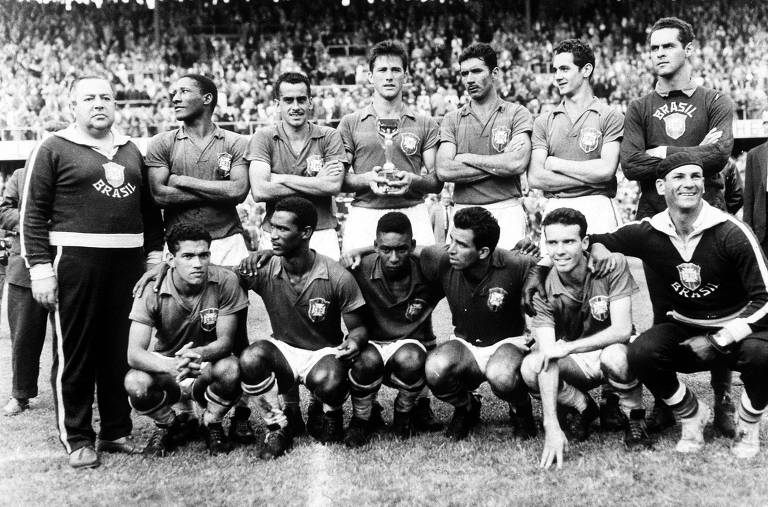 Just Fontaine, maior artilheiro em uma edição de Copa do Mundo, morre aos  89 anos