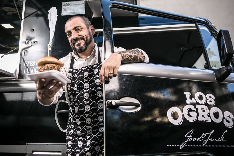 Dharlan Nicoletti Neves, franqueado do food truck Los Ogros
