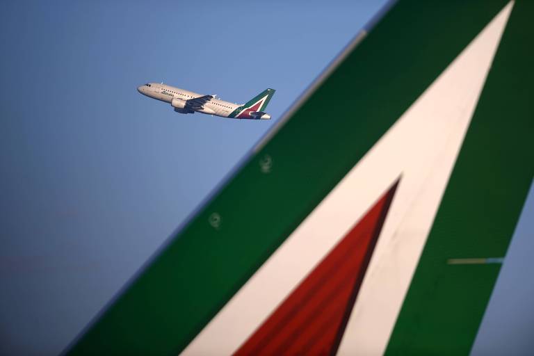 Avião da Alitalia decola de Roma