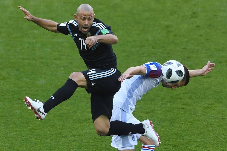 Messi perde pênalti e Argentina empata com a Islândia na Copa