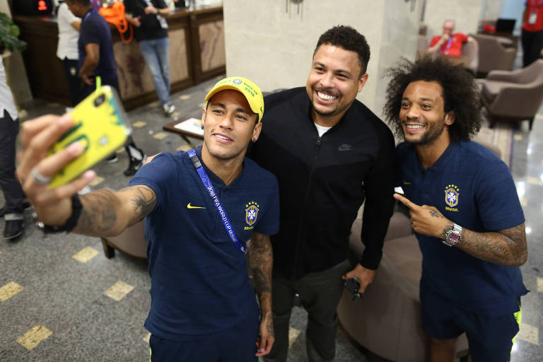 Ronaldo com Neymar e Marcelo na véspera da estreia do Brasil na Copa, em Rostov
