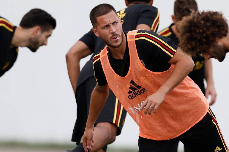 O atacante Eden Hazard participa de treino da Bélgica em Sochi neste sábado (16)