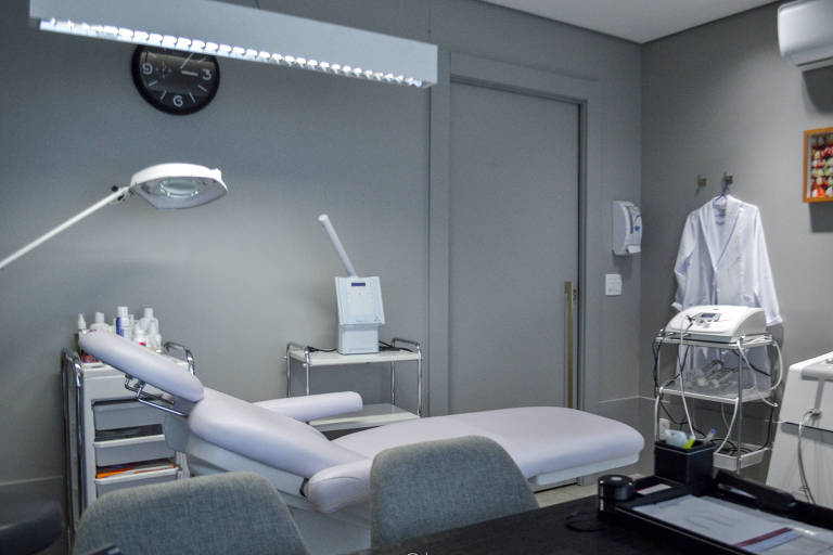 Entre os tratamentos possíveis estão manicure, pedicure, drenagem linfática e outros. Esmaltes, por exemplo, são hipoalergênicos e as cutículas não são removidas