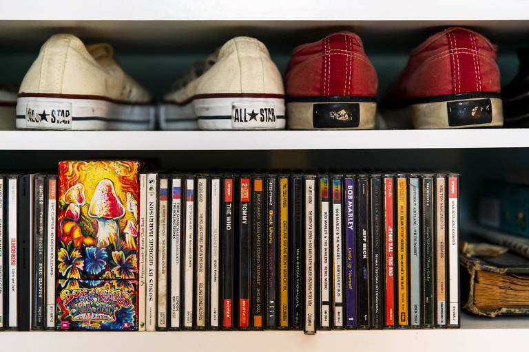 CDs e coleção de All Star de João Pacheco Fernandes Neto