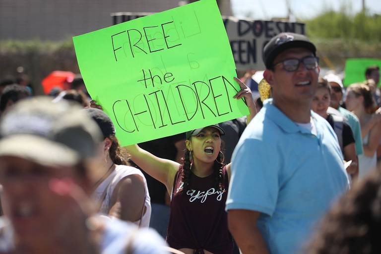 Em meio a críticas a política de 'tolerância zero' da gestão Trump, que fez com que crianças imigrantes fossem separadas de seus pais na fronteira dos EUA, o governo americano anunciou em 19 de junho de 2018 a saída do país do Conselho de Direitos Humanos das Nações Unidas, órgão que foi alvo de críticas do presidente, que o acusou de ter um viés contra Israel