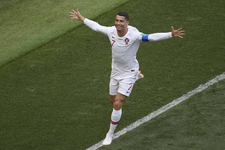 Cristiano Ronaldo comemora o gol que deu a vitória a Portugal