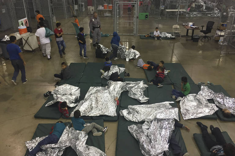 Crianças imigrantes são separadas dos pais e levadas a abrigos nos EUA