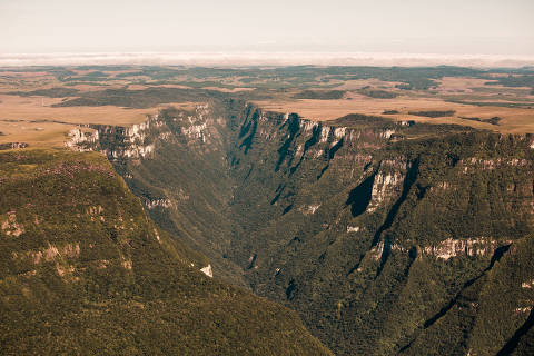 CAMBARÁ DO SUL, RS, 18.04.2018 - Cânion Fortaleza situa-se no Parque Nacional da Serra Geral, um dos mais conhecidos de Cambará do Sul. (Foto: Keiny Andrade/Folhapress)