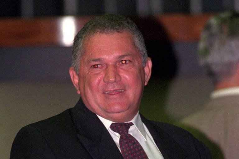 O deputado Ronivon Santiago (PFL-AC) no plenário da Câmara. Em gravações obtidas com exclusividade pela Folha, parlamentar afirma que votou pela reeleição de FHC por R$ 200 mil