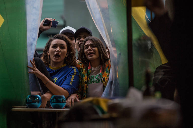 Paulistanos torcem para a seleção brasileira no jogo contra a Suíça