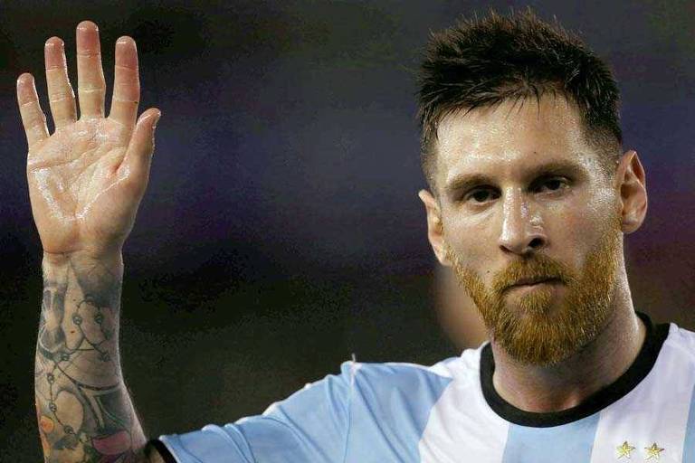 Argentina v Chile - Eliminatórias Copa do Mundo 2018 - Estádio Antonio Liberti, Buenos Aires, Argentina . O argentino Lionel Messi acena