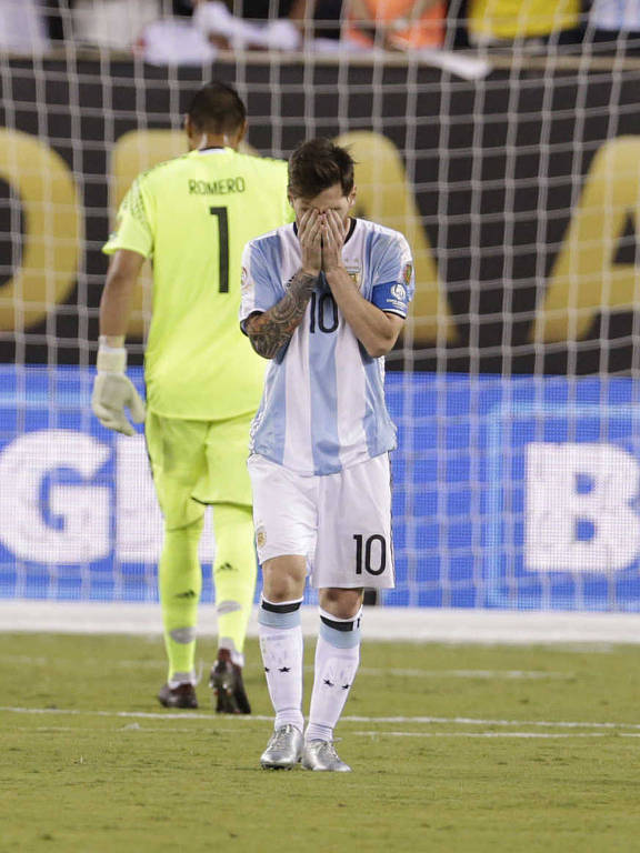 Messi após perder pênalti na final da Copa América; Chile ficou com o título