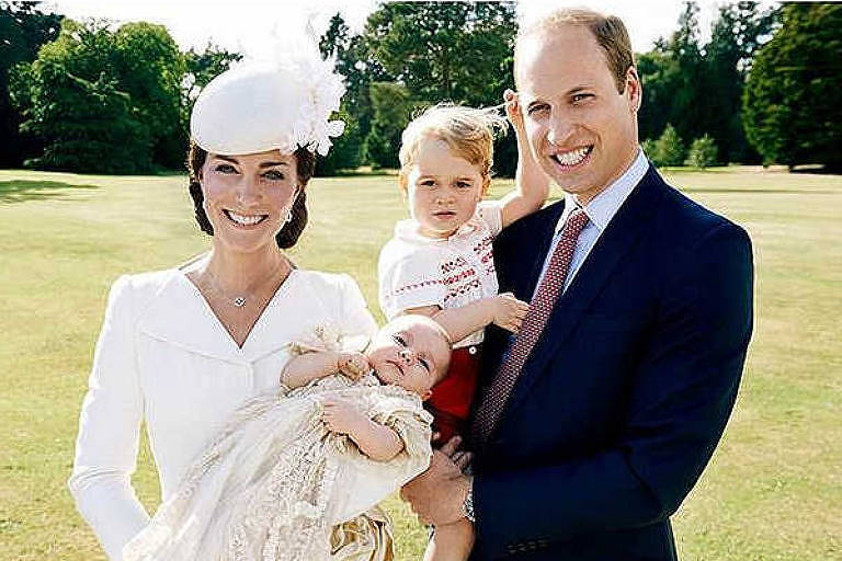 Kate Middleton e o príncipe William com os filhos, George e Charlotte