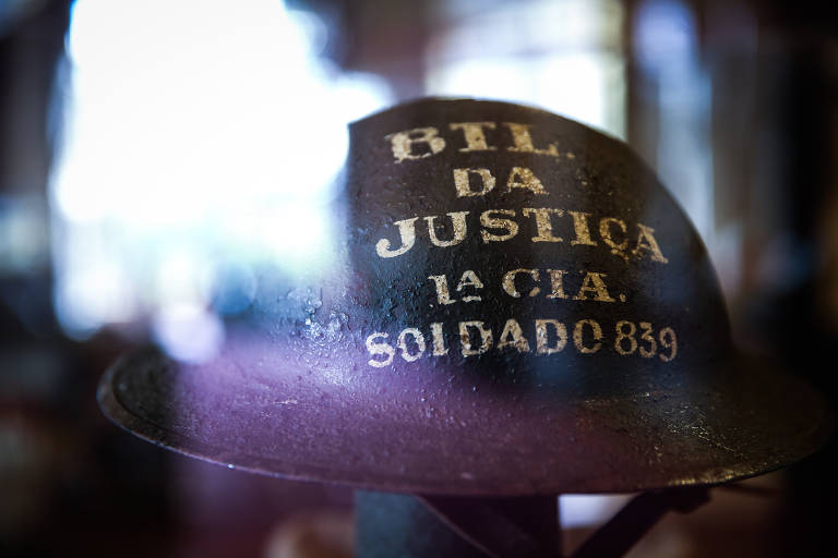 Capacete da Revolução de 1932, na qual São Paulo tentou derrubar o governo Getúlio Vargas e instalar uma Constituinte, em exibição no Tribunal de Justiça de São Paulo, no centro da capital paulista