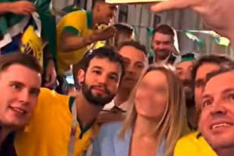 Torcedores brasileiros em vídeo com estrangeira
