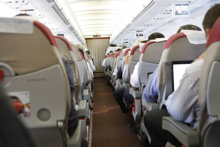Alguns passageiros do voo perceberam a movimentação no último assento 