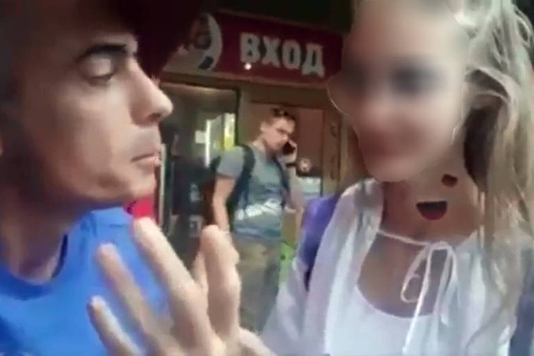 Em vídeo, torcedor argentino fala palavras de cunho sexual para a adolescente