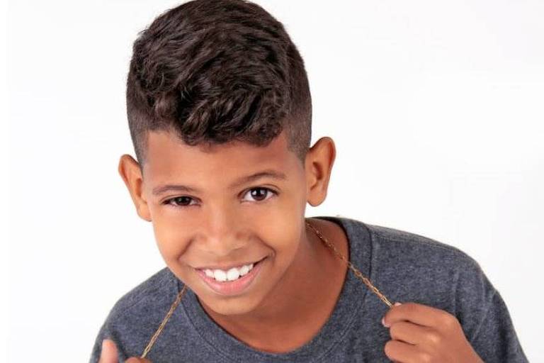 Aos 11 anos, o garoto Richardson Barbosa, agora conhecido como MC Bruninho, viu uma música que escreveu virar hit e ser cantada por Neymar e Gabriel Jesus