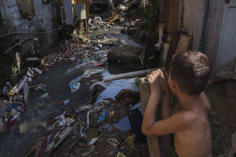 Mais de 330 milhões de crianças vivem na pobreza extrema, aponta Unicef
