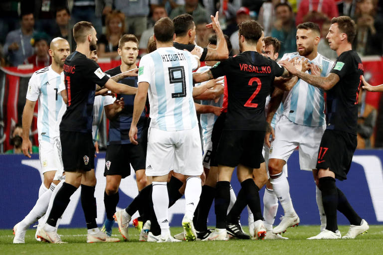 Croácia na Copa 2018: Árbitro da final, argentino foi jogador de basquete,  ator e socorrista - UOL Copa do Mundo 2018