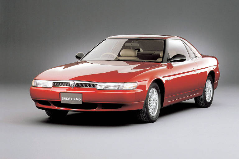 1990 - A japonesa Mazda lança o cupê Eunos Cosmo, primeiro veículo equipado com sistema de navegação por GPS