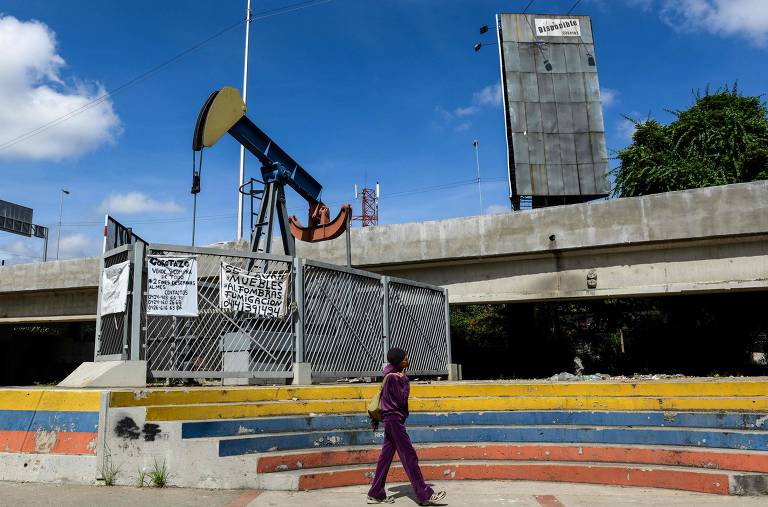 Venezuela reporta colapso em oferta de petróleo e mercado global se aperta, diz Opep