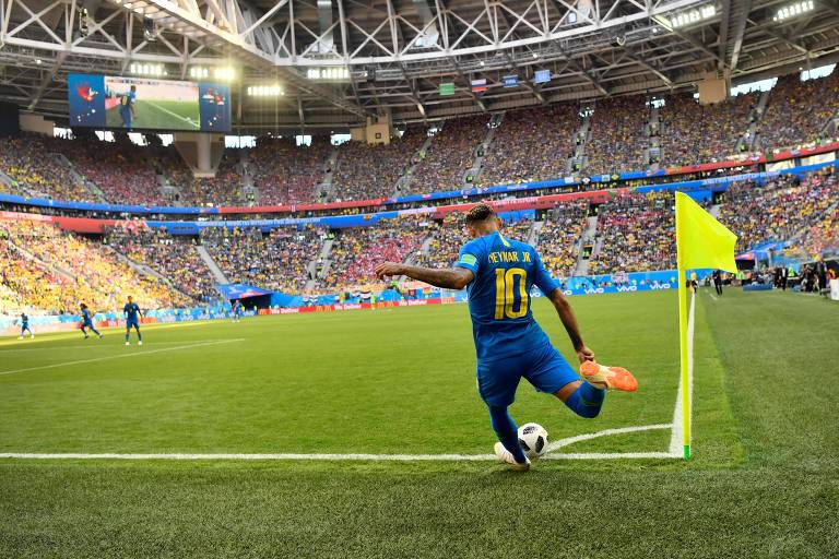 Neymar bate escanteio na vitória por 2 a 0 sobre a Costa Rica 