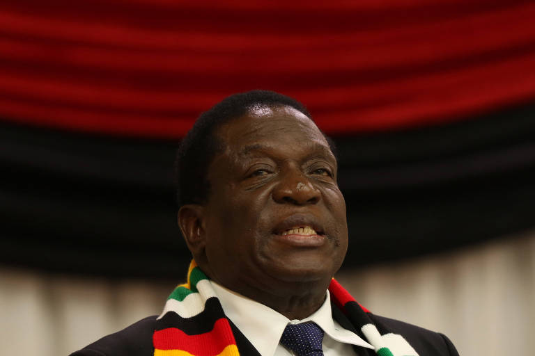 Comício do presidente do Zimbábue é alvo de explosão de bomba