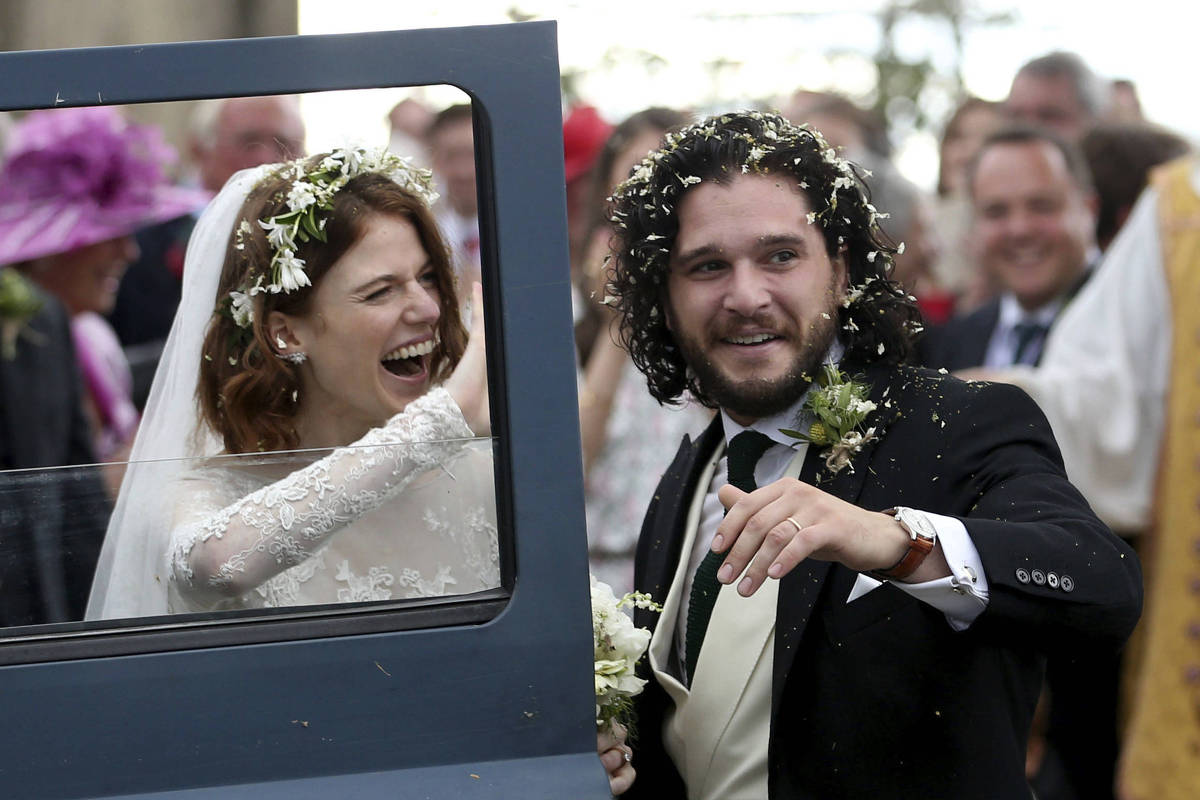 Ator de Game of Thrones anuncia casamento e fãs surtam com a