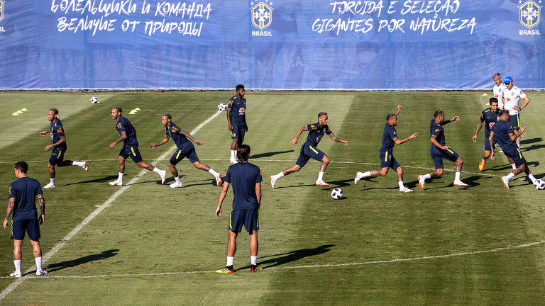 Fotomontagem com fotos de Neymar durante bobinho com jogadores da seleção brasileira