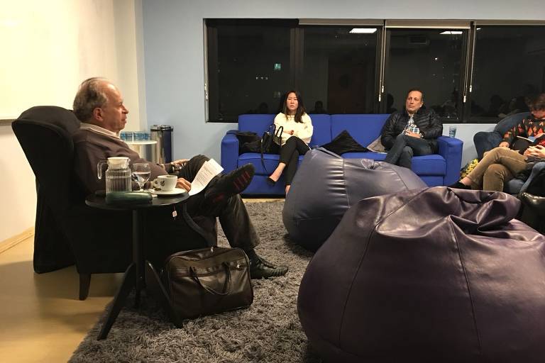 Inspirado no filósofo e professor Merlí, da série ficcional disponível na Netflix, o ex-ministro da Educação Renato Janine Ribeiro ministra curso de filosofia na Casa do Saber