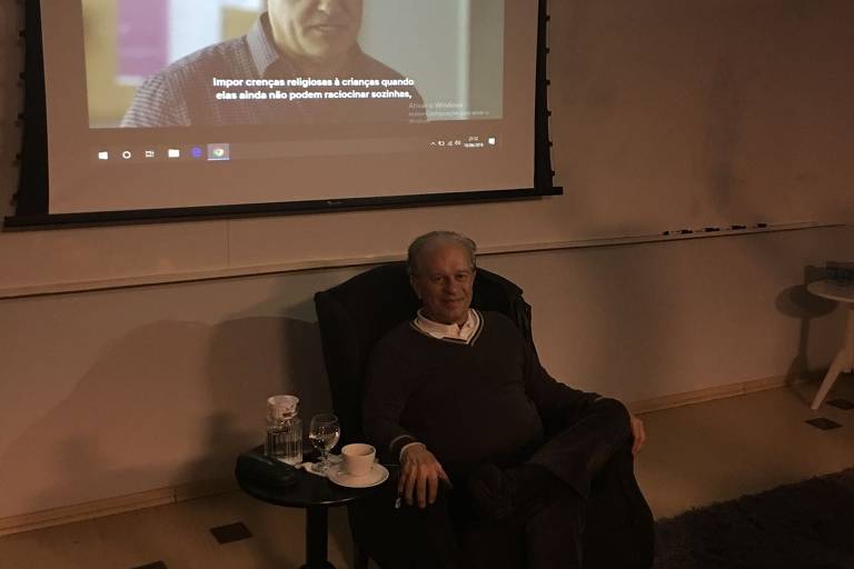 Inspirado no filósofo e professor Merlí, da série ficcional disponível na Netflix, o ex-ministro da Educação Renato Janine Ribeiro ministra curso de filosofia na Casa do Saber