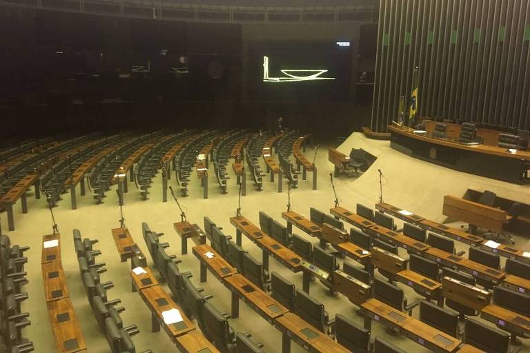 Plenário da Câmara vazio na tarde desta terça-feira (26)