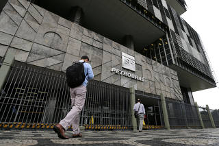FILE PHOTO: Brazil's state-run Petrobras oil company headquarters are pictured in Rio de Janeiro