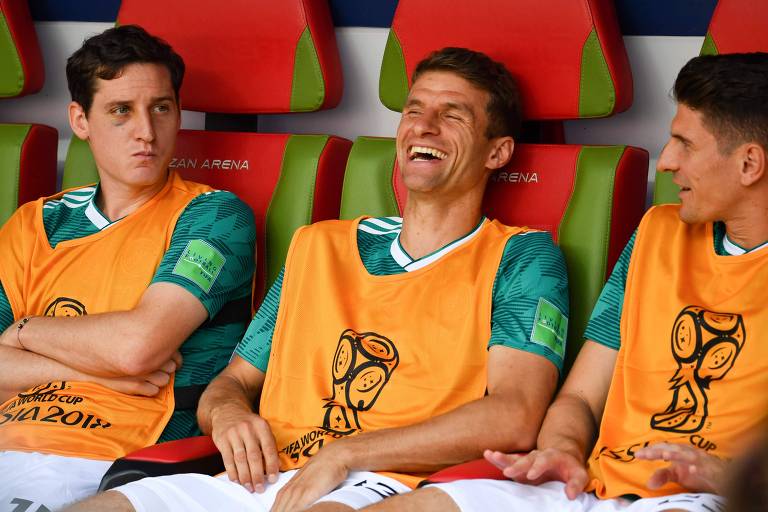 Atacante da Alemanha Thomas Mueller ri durante o intervalo da partida entre a Coréia do Sul e a Alemanha