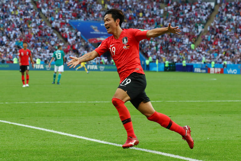 Kim Young-gwon, da Coreia do Sul, comemora primeiro gol na partida