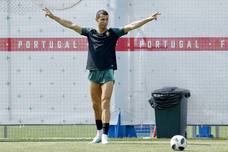Cristiano Ronaldo no treino da seleção de Portugal, em Moscou