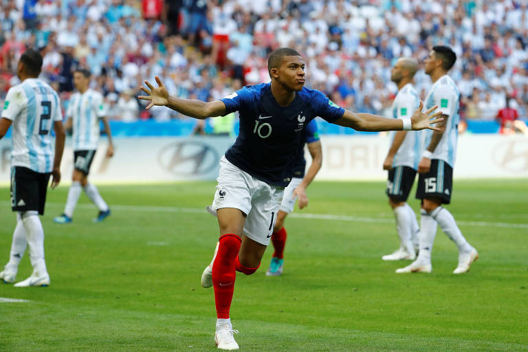 Mbappé comemora gol em vitória por 4 a 2 contra a Argentina